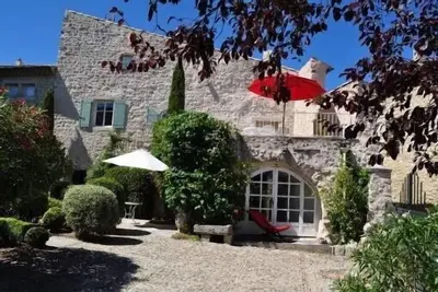 Image de Gîte de charme coeur du vieux village Garde Adhemar