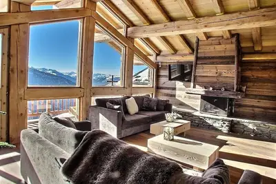 Image de luxueux chalet situé dans le vieux village de la station La Rosière 1850
