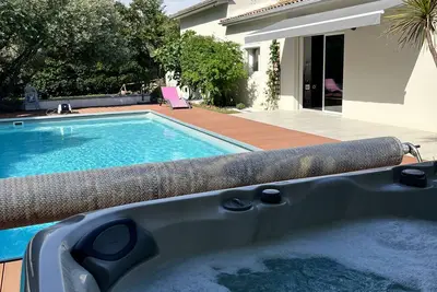Image de Grande villa avec piscine entre mer et garrigue