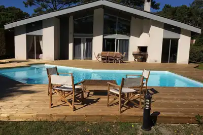 Image de TRÈS Belle Maison Familiale Avec Piscine Au Canon. (5kms centre Cap Ferret)