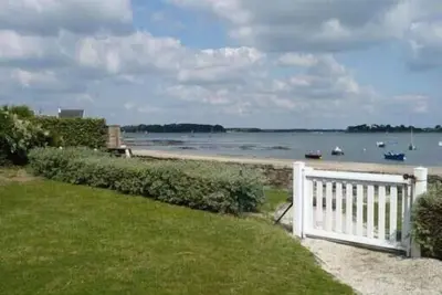 Image de App. duplex à Locmariaquer, au bord du golfe, accés direct à la mer.