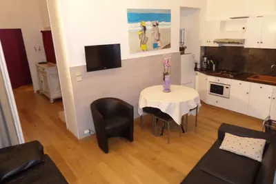 Image de Location familiale - 5 couchages - Hyper Centre - Plage  250 M - Parking - Wifi