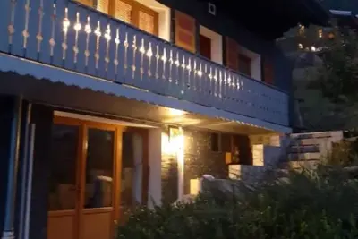 Image de Chalet 3 étoiles au pied du télésiège Petit Chatel : 8 personnes