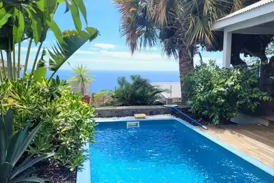 Image de Kaz avec piscine privée chauffée, superbe vue mer