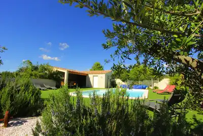Image de Superbe Maison Tout Confort, Piscine et Jacuzzi PRIVÉS dans un écrin de Nature