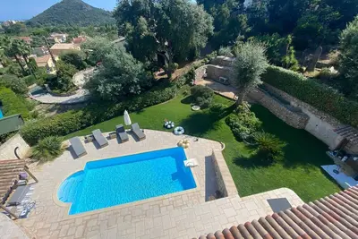 Image de Villa 2 pièces vue mer avec piscine privée et grande terrasse extérieure