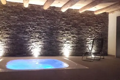 Image de Chalet 6\/9 places. jacuzzi, sauna, cheminée, situation idéal pour la randonnée.