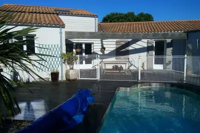 Image de Maison spacieuse et calme avec piscine chauffée à Angoulins