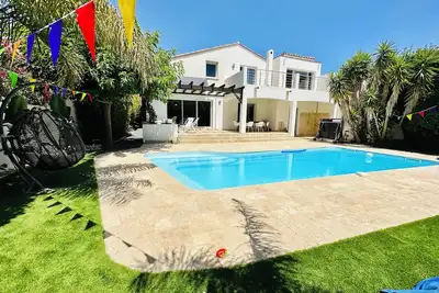 Image de Villa Standing 160m2, Piscine chauffée, Clim, 700m Plage! Proche Île Almandin.
