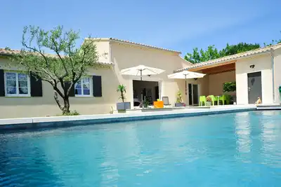 Image de Maison****Neuve Tout Confort Avec Piscine Au Pied Du Ventoux