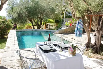Image de Magnifique Gite Dans Bas De Villa Totalement INDÉPENDANT Avec Piscine Chauffee