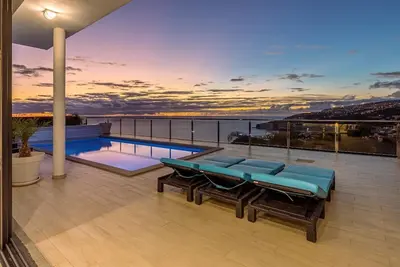 Image de Villa Cabouco sur l’île aux fleurs entre ciel et mer. Vues Exceptionnelles