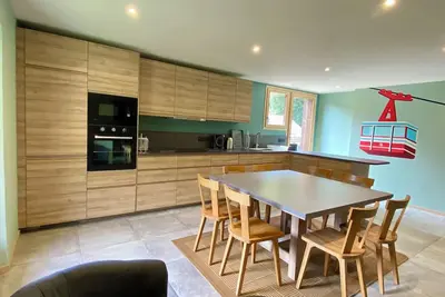 Image de 4 chambres, appartement spacieux en chalet, 3km du centre, vues spectaculaires