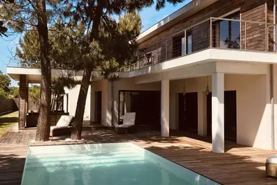 Incroyable villa 420m2, 16 pers, Hamman, Jaccuzi, piscine, 10 min. vélo bassin