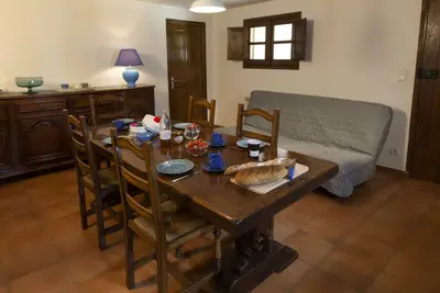 Image de Face au verger et aux Alpes, Gite Montagne de Lure pour cinq personnes