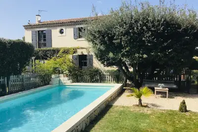 Image de Maison avec piscine privée chauffée, wifi, au pied des alpilles, animaux acceptés