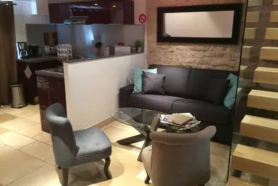 Image de Studio contemporain dans ancienne grange rénovée par architecte