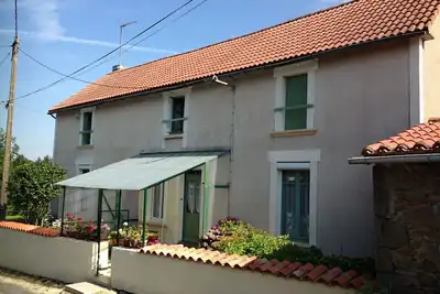 Image de grande maison à proximité du puy du fou, en campagne très calme.