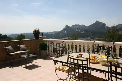Image de Appartement Independant dans maison avec piscine