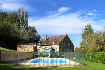 Image de Spacieuse Maison En Pierres Et Piscine Privee Au Coeur Du Perigord Noir
