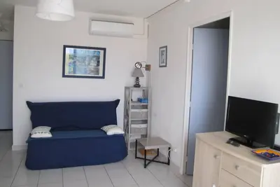 Image de T2 classé 3 *, climatisé, 500 m de la plage, 4 personnes, parking, terrasse.