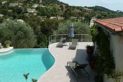 Image de Villa \"Jardin secret\", label d'état 4 étoiles, arrière pays niçois, oliveraie