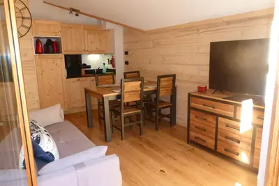 Image de charmant appartement dans résidence chalet 6 p depart et retour skis aux pieds
