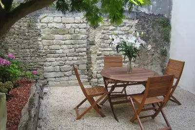 Image de 2\/4 personnes au coeur de Bayeux avec petit jardin privatif