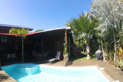 Image de Villa d'architecte classée 4* ouverte sur la piscine et le jardin luxuriant