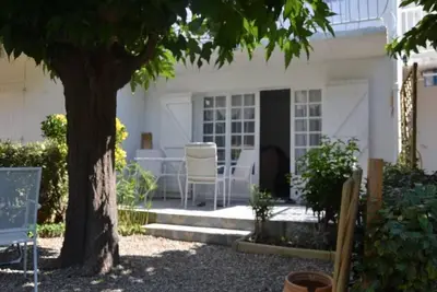 Image de Villa Vue Mer Plage 200 m et centre ville à pied parking privé wifi fibre.
