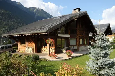 Image de Chamonix Mont Blanc, Chalet Savoyard neuf, Gd terrasse Sud, jardin, 5 piéces.