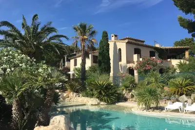 Image de Très beau Studio dans une Grande Villa provençale- Piscine