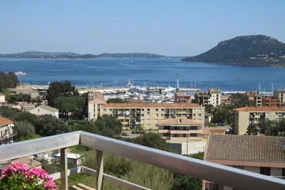 Image de T2 entirement renové vue mer imprenable a 5mn a pied du port et centre ville