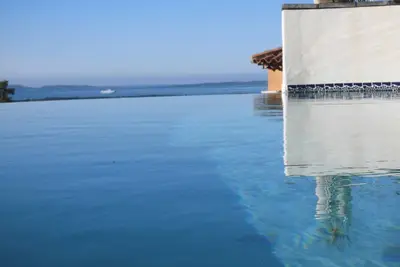 Image de Villa Climatisee, Piscine A Debordement Vue Mer Sur L'Ile De Porquerolle Et Lac