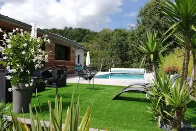 Image de Belle villa avec piscine privée (chauffée), calme, proche des plages.