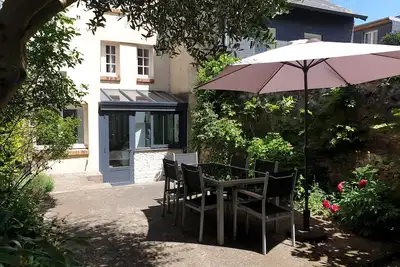 Image de Maison Lou&Co Honfleur<br>Jolie maison centre ville avec petite cour <br>8 personnes