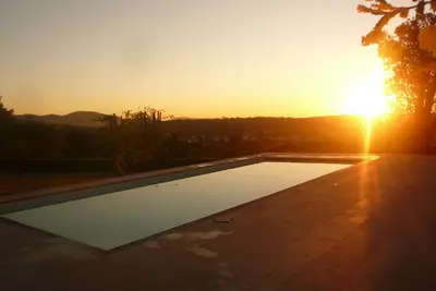 Image de Villa, très grande piscine, village à pied, vue village et Rhune, 18 personnes.