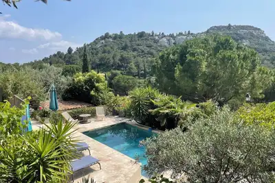 Image de Maison de charme avec piscine privée aux Baux-de-Provence au cœur des Alpilles