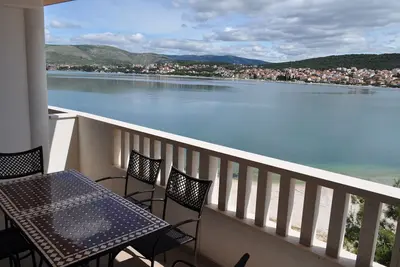 Image de 2 chambres 4 Ă 5 personnes, terrasse vue mer, pied dans l 'eau, grand confort