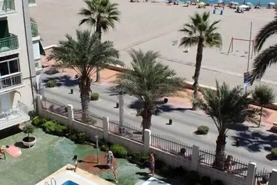 Appartement bord de plage 3 chambres avec piscine et parking