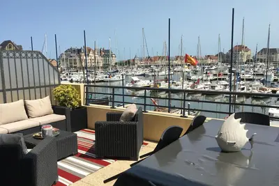 Image de Loft Duplex avec Terrasse, Superbe vue sur Port Guillaume, 7mn de la plage