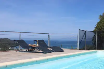 A Furnangina, villa familiale vue sur mer, jardin arboré et piscine