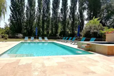 Image de Sur 7ha Villa Climatisée, Terrasses Brumisées, Piscine chauffée, Spa, Boulodrome