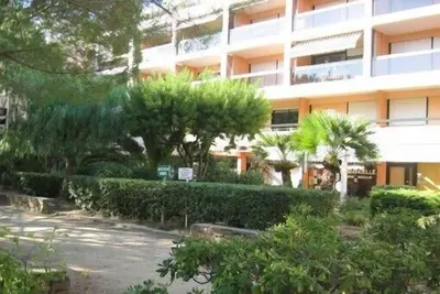 Image de Grand 2 pièces-cabine très proche de la mer à Bormes les Mimosas