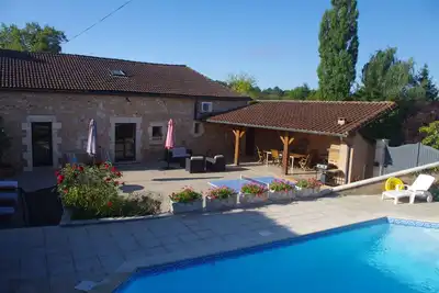 Image de Maison de Campagne spacieuse et confortable avec piscine privée (2 à 8 prs )