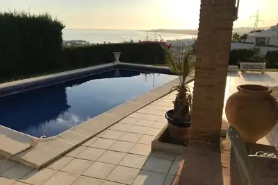 Belle villa privé, magnifique vue sur la mer et montagne, piscine à l'eau salée