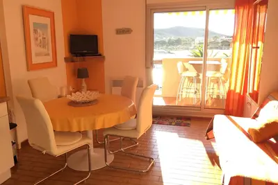 Image de Coup de cœur: studio cabine, vue mer - Accès direct plage-Piscine-port de Bormes