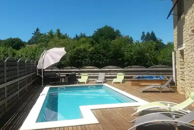 Image de Piscine chauffée, Jacuzzi '35°', Maison avec vue panoramique sur cité médiévale