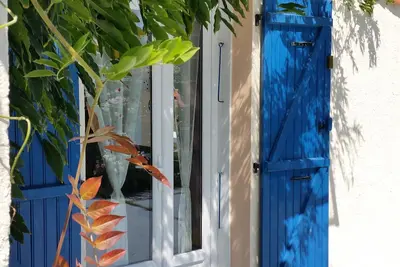 Image de Jolie maison ensoleillée, pleine de charme, calme et bien située bord de mer.