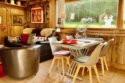 Image de Bel appartement avec jardin dans chalet Ă 20 minutes Ă pieds du centre ville